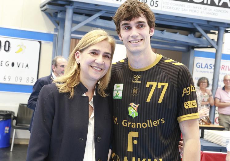 La infanta Cristina y su hijo Pablo, después de un partido.